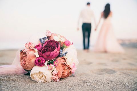 γαμήλια λουλούδια στην παραλία