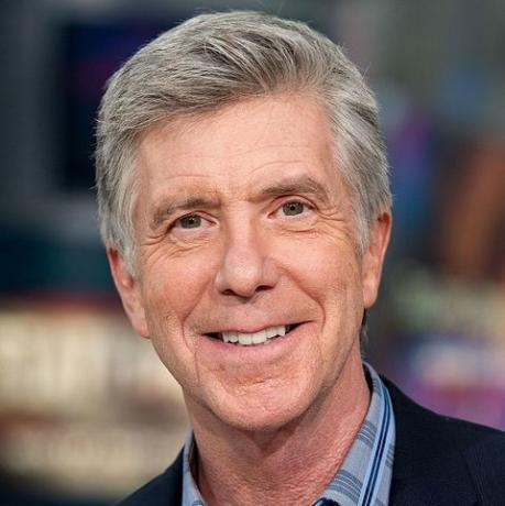 ο οποίος είναι taco σε μασκοφόρο τραγουδιστή tom bergeron