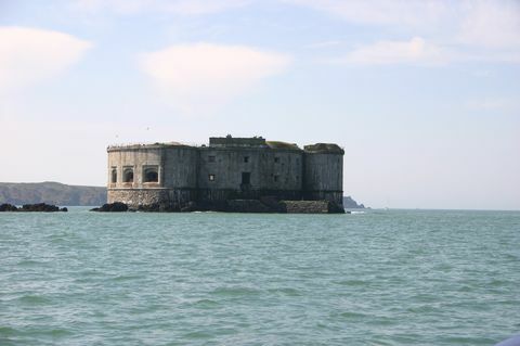 Stack Rock Fort - Milford Haven - Ουαλία - θάλασσα - Purplebricks