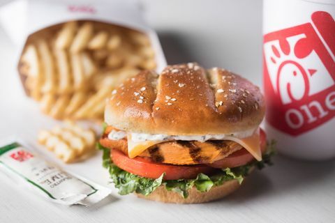 Το Chick-fil-A δοκιμάζει πικάντικες λωρίδες κοτόπουλου και σάντουιτς κοτόπουλου Deluxe σε ψησταριές σε επιλεγμένες πόλεις