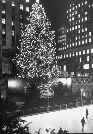 Rockefeller Center Χριστουγεννιάτικο δέντρο τη νύχτα