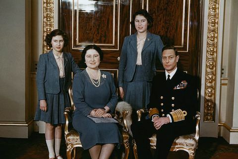 Η πριγκίπισσα Ελισάβετ, η βασίλισσα Ελισάβετ (αργότερα η μητέρα της Βασίλισσας), η πριγκίπισσα Μαργαρίτα και ο βασιλιάς Γιώργος Β ', Μάιος 1942