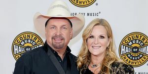 Νάσβιλ, Τενεσί, 16 Οκτωβρίου, οι Garth Brooks και η Trisha Yearwood παρευρίσκονται στην τελετή του 2022 για μετάλλιο στο country music hall του φήμη και μουσείο στις 16 Οκτωβρίου 2022 στο Νάσβιλ, στο Τενεσί φωτογραφία του jason kempingetty images για το country music hall of fame και μουσείο