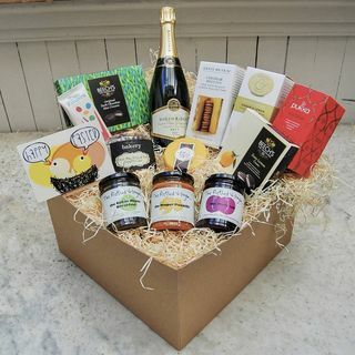 Happy Easter Deluxe Hamper με αφρώδη οίνο