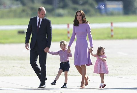 Duke και Duchess του Cambridge με τον πρίγκιπα Γιώργο και την πριγκίπισσα Σαρλόττα
