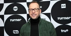 Πασαντένα, περίπου 11 Φεβρουαρίου, η Donnie Wahlberg ποζάρει στο πράσινο δωμάτιο κατά τη διάρκεια της χειμερινής περιοδείας Τύπου tca Turner 2019 στο langham Huntington hotel and spa στις 11 Φεβρουαρίου 2019 στην Πασαντένα, Καλιφόρνια 505702 φωτογραφία από τον John sciulligetty εικόνες για τορναδόρος