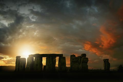 Κυρ που ανατέλλει πάνω από Stonehenge, Wiltshire, Ηνωμένο Βασίλειο