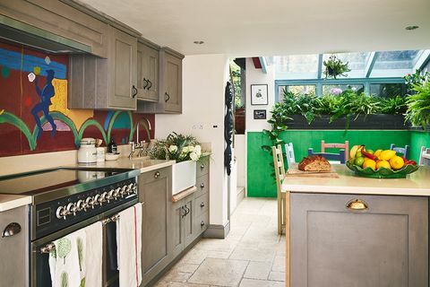 γκρίζα κουζίνα στο σπίτι του Annford Sloan στο Οξφόρδη