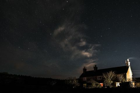 Τι να αναζητήσετε στον νυχτερινό ουρανό: Ο Κρόνος θα ανάψει μια τέλεια φεγγάρι πάνω από το Ηνωμένο Βασίλειο αυτή την εβδομάδα