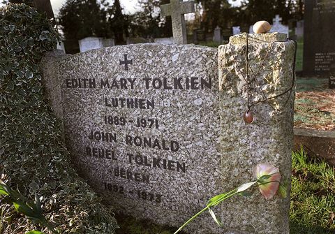 J.R.R. Το βιβλίο Tolkien Beren και Luthien δημοσιεύεται μετά από 100 χρόνια