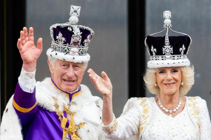 οι μεγαλειότητές τους, ο βασιλιάς Κάρολος Γ΄ και η βασίλισσα Καμίλα, ημέρα στέψης