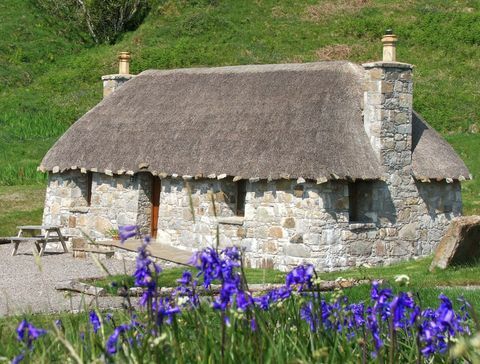 Χωριό προς πώληση: Τα σπίτια της Mary στο Elgol στο Isle of Skye θα μπορούσαν να είναι δικά σας